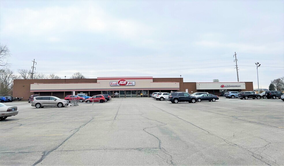 More Photos Of 605 E Southline Rd, Tuscola Supermarket For Lease
