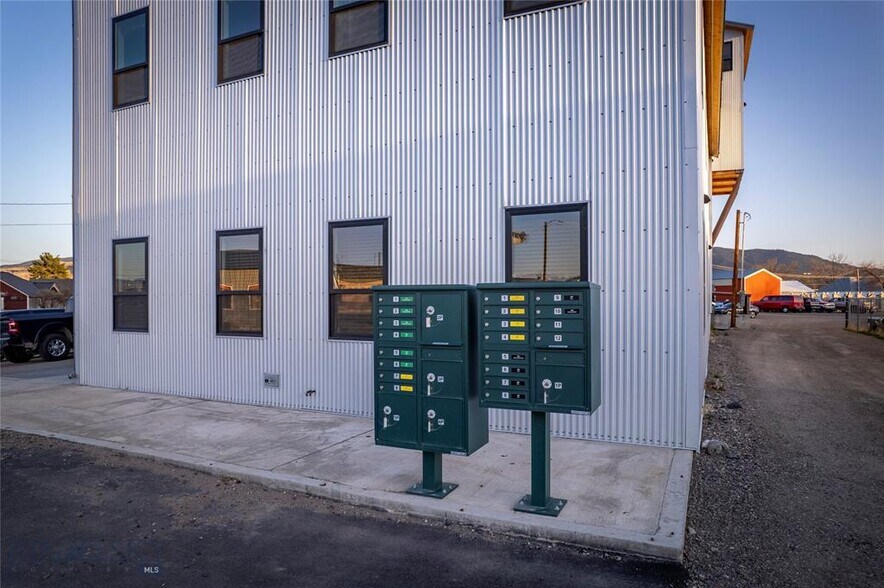 More Photos Of 924 E Park St, Livingston Apartments For Sale