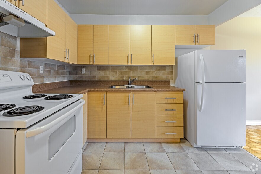 More Photos Of 345 Lakeshore Rd W, Mississauga Apartments For Lease