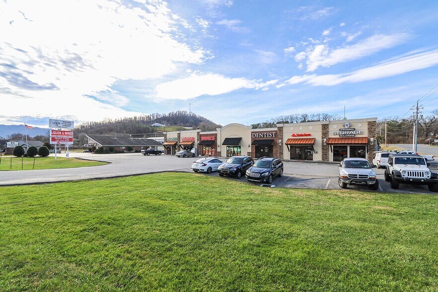 More Photos Of 1201 Highway 19E, Elizabethton Storefront Retail Office For Lease