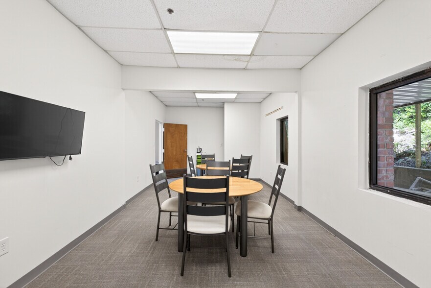 More Photos Of 3005 Lenora Church Rd, Snellville Office For Sale