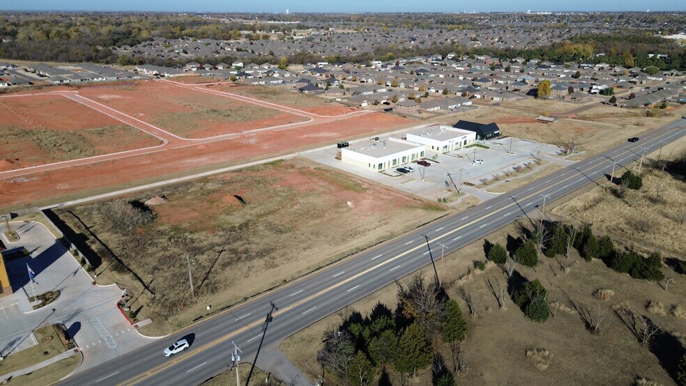 More Photos Of 2725-2801 S Mustang Rd, Yukon General Retail For Sale