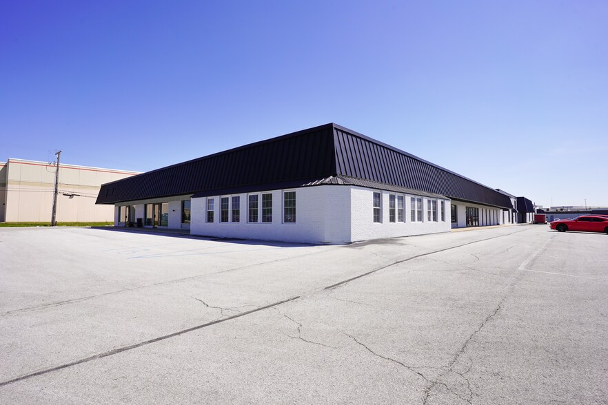 More Photos Of 1912-1942 S Elizabeth St, Kokomo Office For Lease