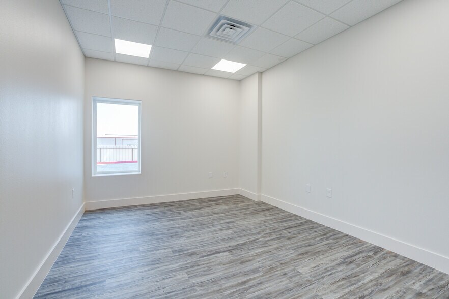 More Photos Of 3814 County Road 1350, Lubbock Distribution For Sale