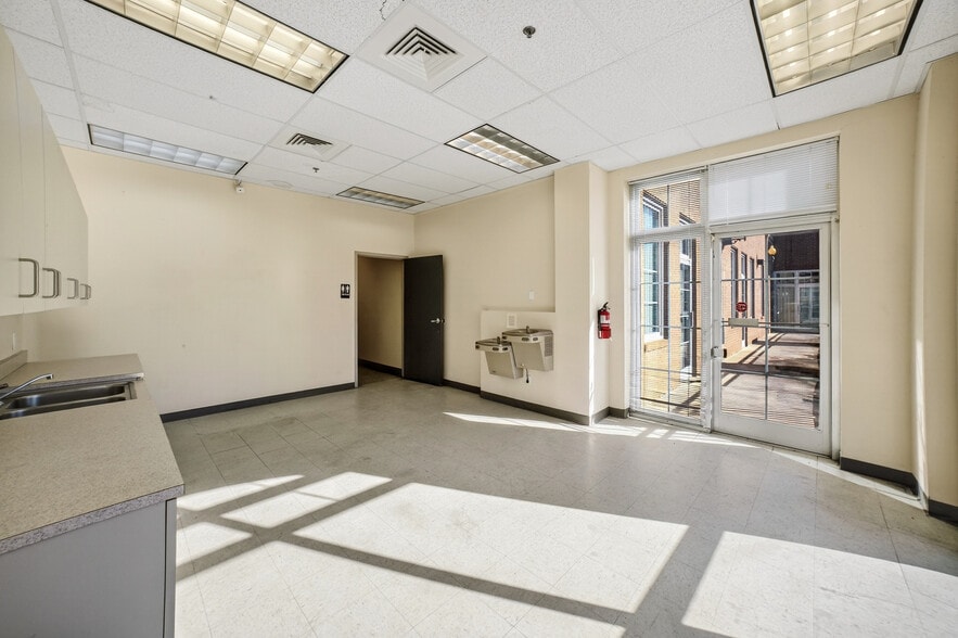 More Photos Of 10210 Berkeley Place Dr, Charlotte Storefront Retail Office For Lease