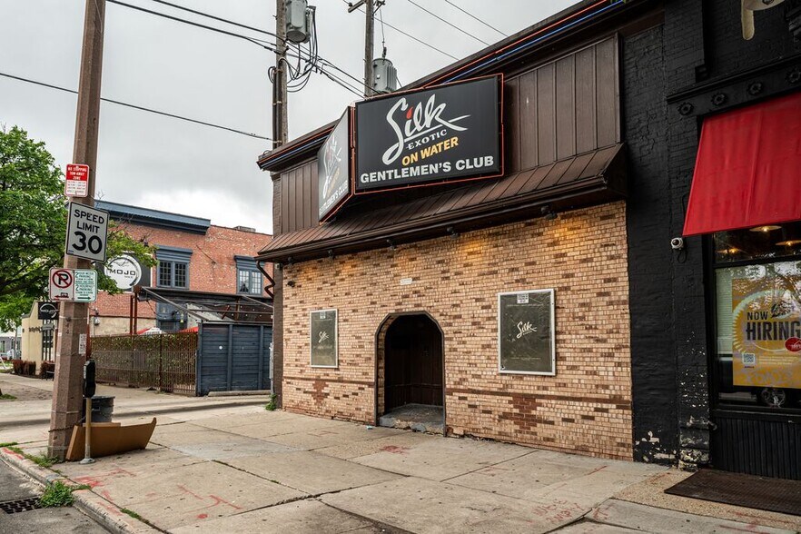 More Photos Of 144 E Juneau Ave, Milwaukee Storefront For Sale