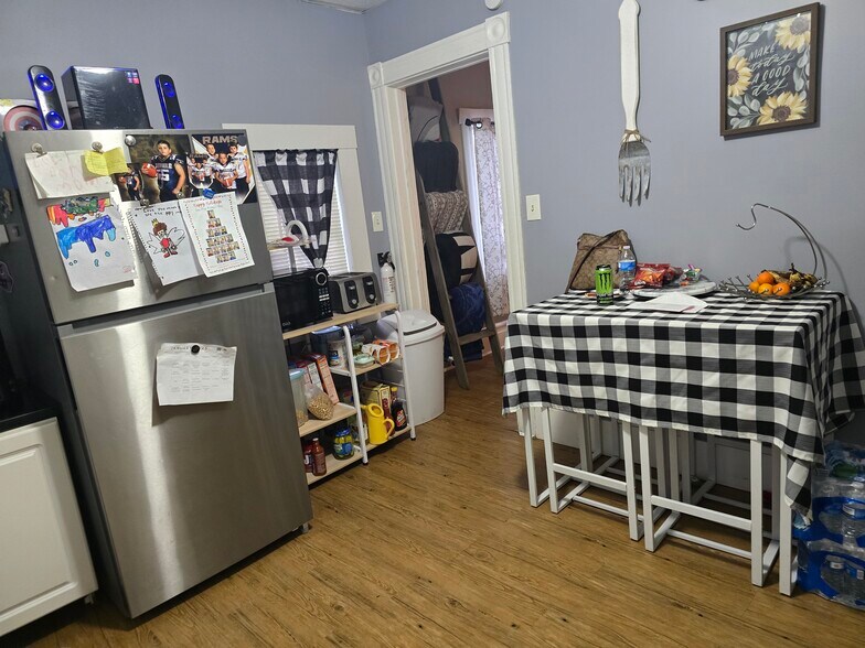 More Photos Of 804 Railroad St, Monongahela Specialty For Sale