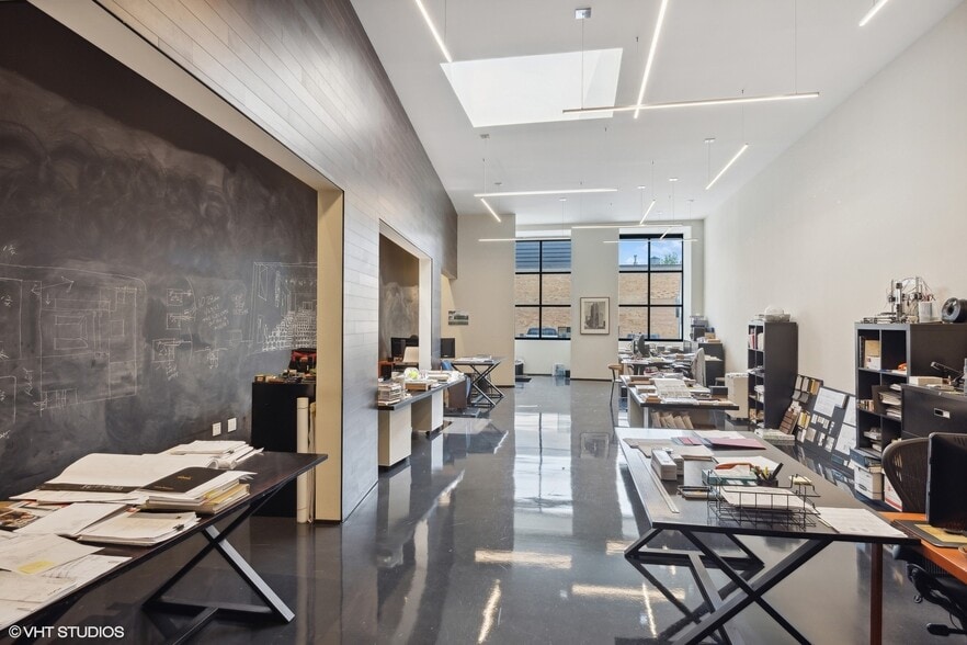 More Photos Of 944 W Huron St, Chicago Office Residential For Lease