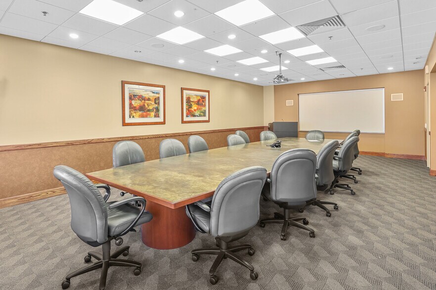 More Photos Of 3451 Hammond Ave, Waterloo Telecom Hotel Data Hosting For Lease