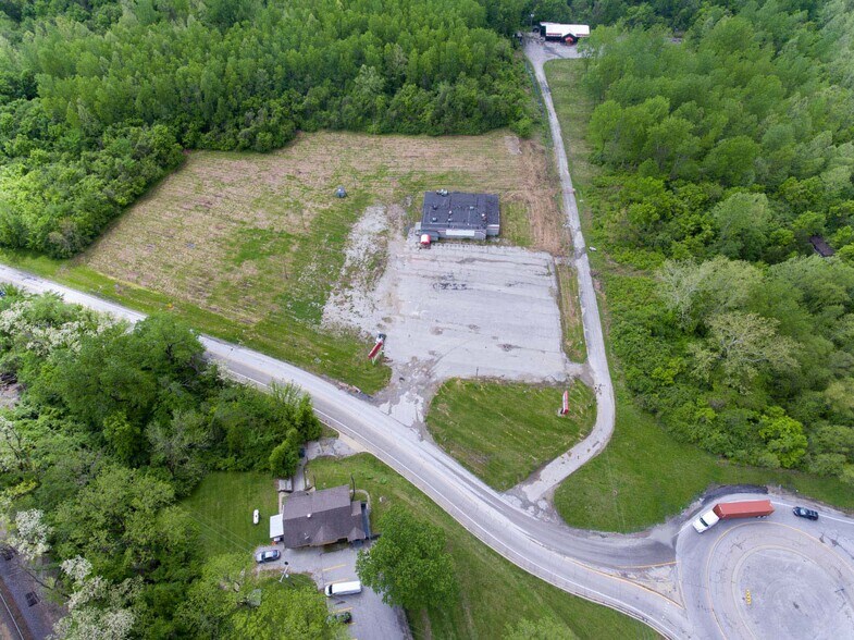 More Photos Of 60 Four Corners Ln, Centreville Bar For Sale
