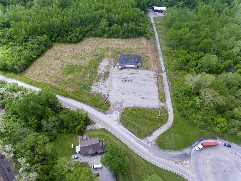 More Photos Of 60 Four Corners Ln, Centreville Bar For Sale