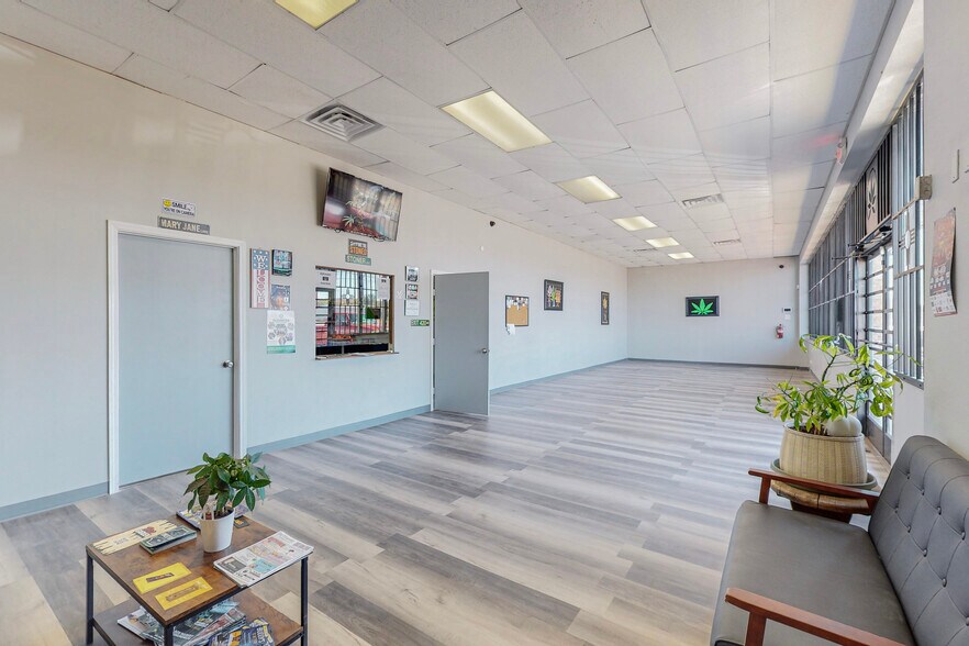 More Photos Of 804 S Main St, Belen Storefront For Sale