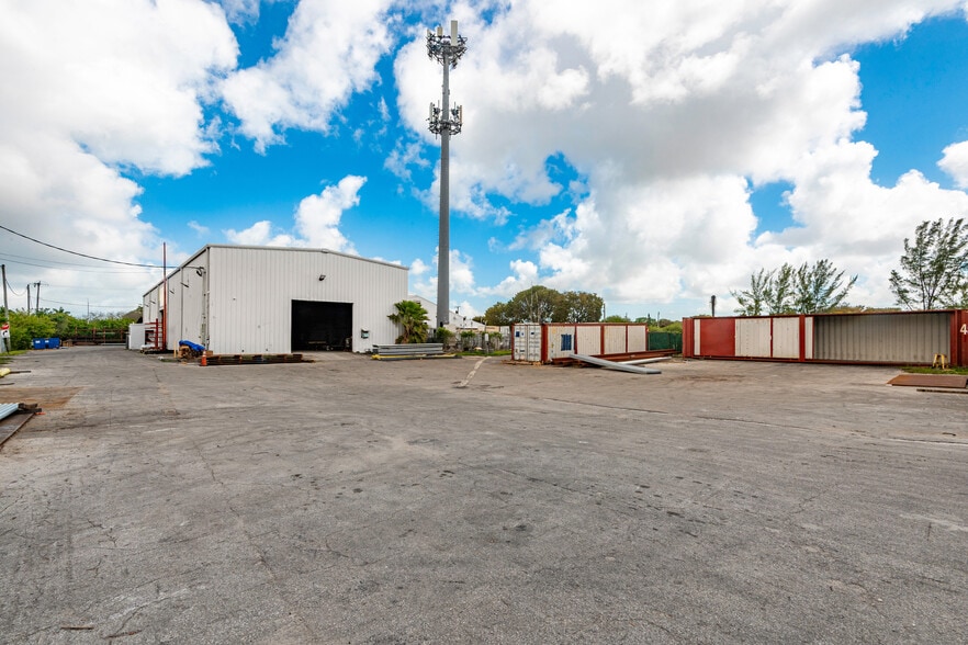 More Photos Of 2250 NW 77th Ter, Miami Warehouse For Lease