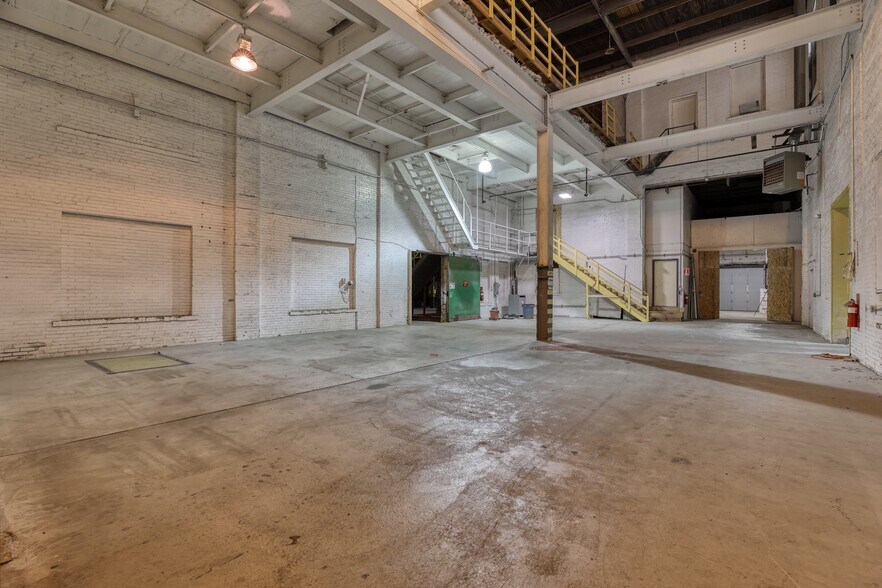 More Photos Of 1457 Coffeen, Sheridan Warehouse For Sale