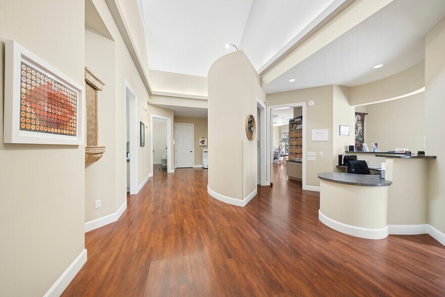 More Photos Of 16 Old Riverhead Rd, Westhampton Beach Office For Lease