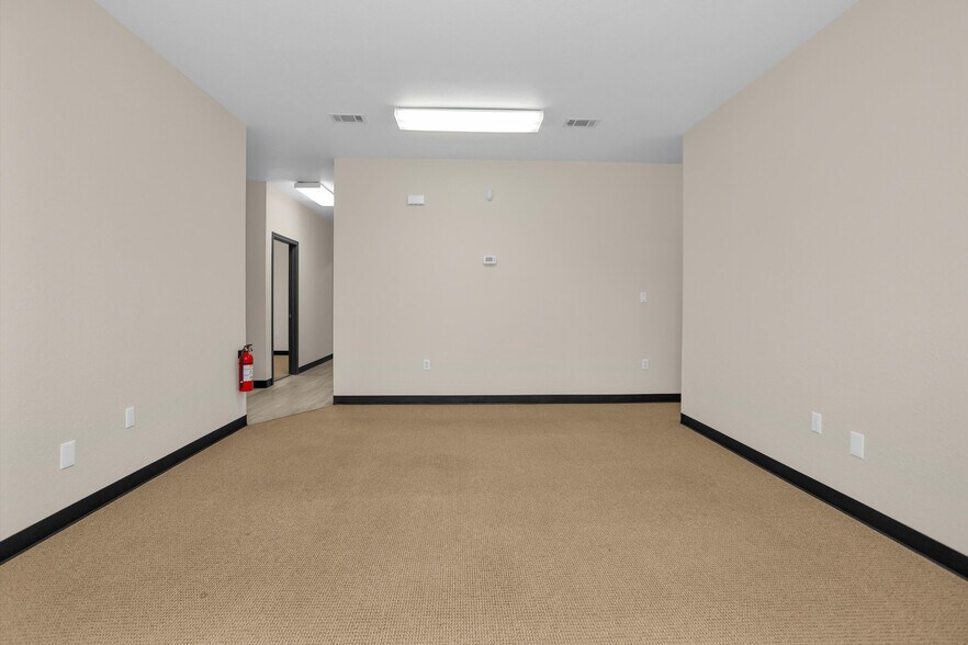 More Photos Of 11111 Neeshaw Dr, Houston Industrial For Lease