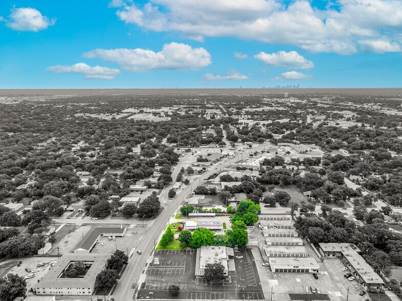 More Photos Of 1300 W Pioneer Dr, Irving Fast Food For Sale