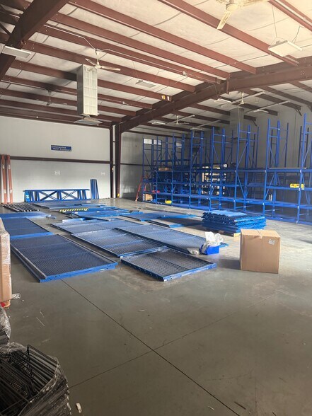 More Photos Of 17981 Ideal Pkwy, Manteca Flex For Lease