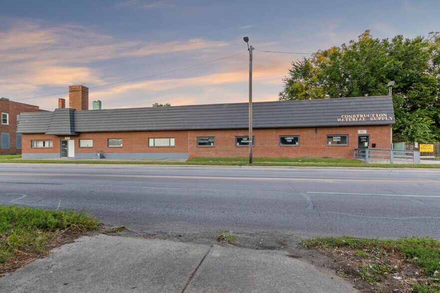 Primary Photo Of 223 Fearing Blvd, Toledo Freestanding For Lease
