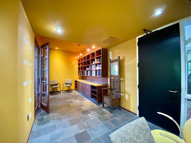 More Photos Of 1005 S 76th Ave, Omaha Medical For Lease