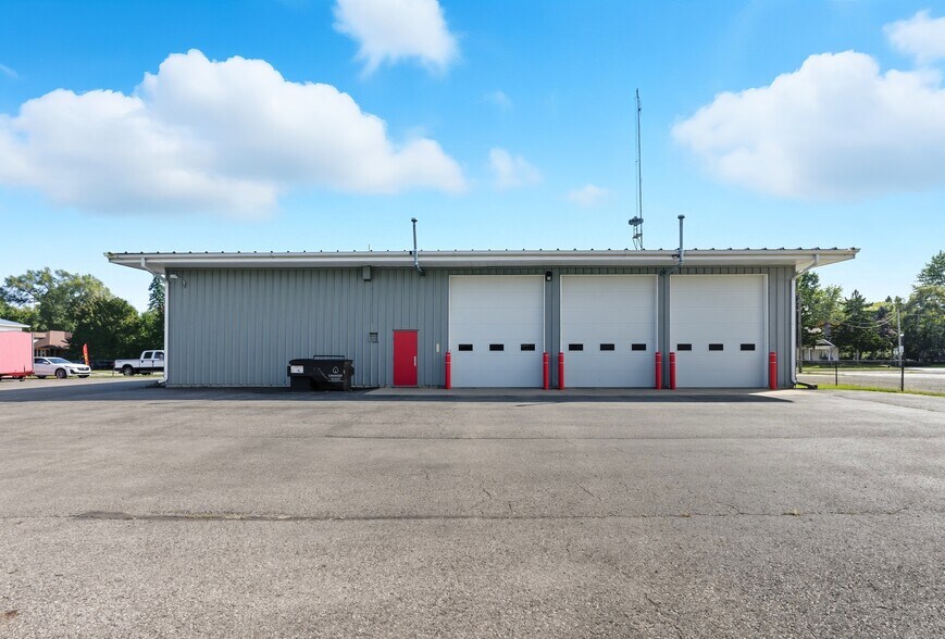 More Photos Of 513 E Saginaw St, Breckenridge Warehouse For Lease