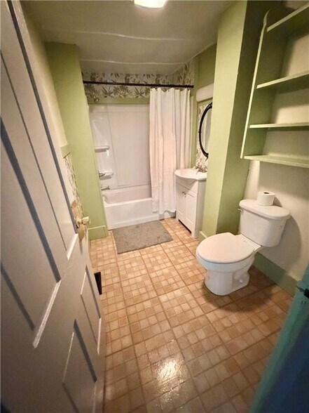 More Photos Of 35 Eaton Ave, Norwich Apartments For Sale