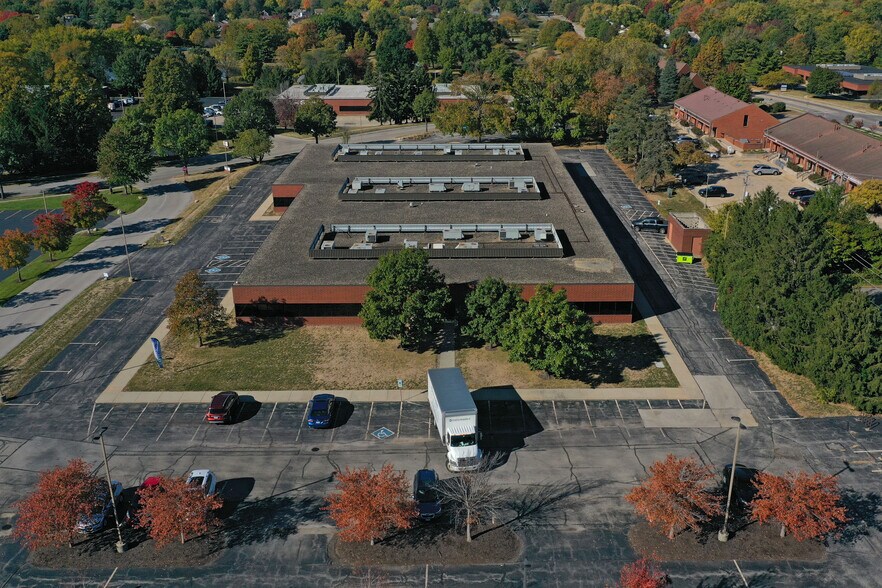 More Photos Of 2110 Fox Dr, Champaign Office For Sale