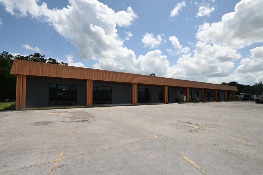 More Photos Of 749 S Central Ave, Umatilla Storefront For Sale