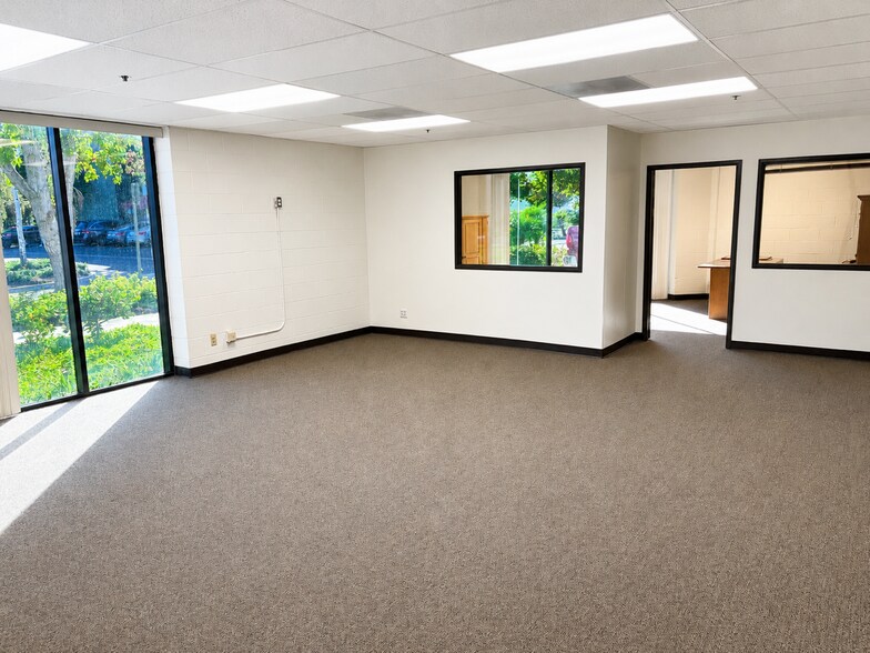 More Photos Of 5450 Tech Cr, Moorpark Manufacturing For Lease