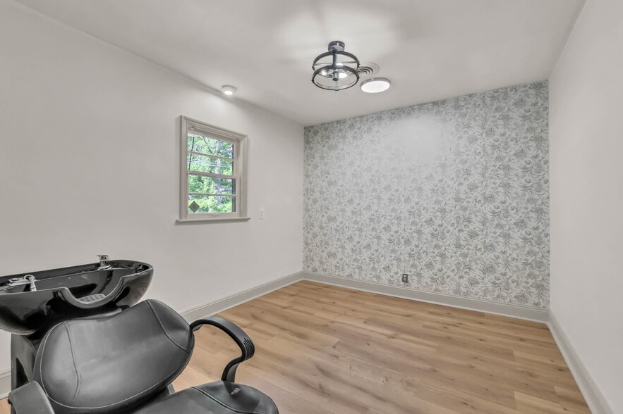 More Photos Of 1543 Madison St, Clarksville Specialty For Sale