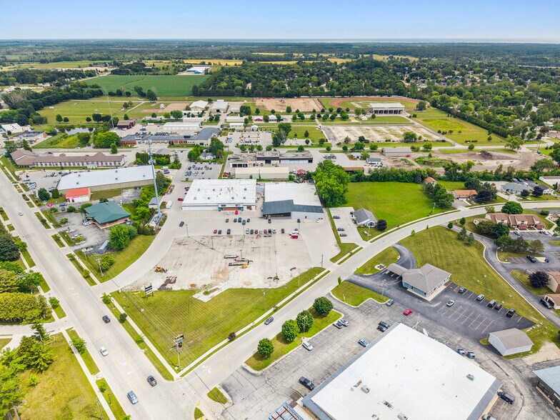 More Photos Of 1019 Egg Harbor Rd, Sturgeon Bay General Retail For Lease