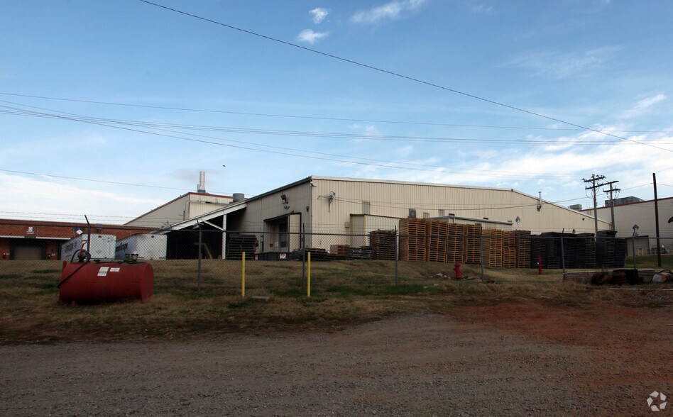 More Photos Of 125 Lulu Ln, Statesville Manufacturing For Lease