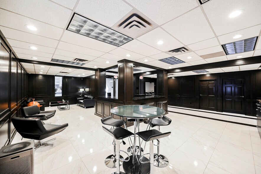 More Photos Of 630 S 3rd St, Las Vegas Office For Sale