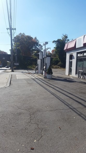 Primary Photo Of 2058 E Main St, Cortlandt Manor Service Station For Sale