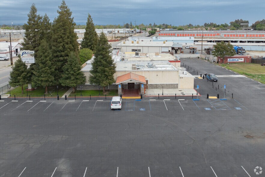More Photos Of 425 30th St, Bakersfield Lodge Meeting Hall For Sale