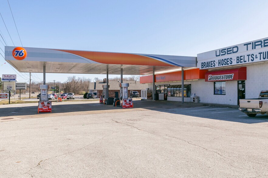 More Photos Of 508 Henslee Dr, Dickson Service Station For Sale
