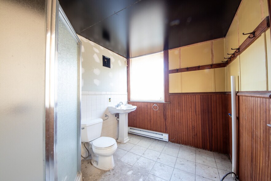 More Photos Of 100 County Highway 29A, Springfield Center Theater Concert Hall For Sale