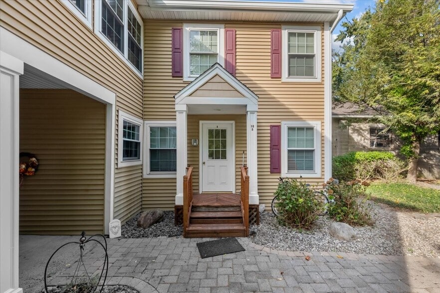 More Photos Of 10 Burnside Ave, Congers Apartments For Sale