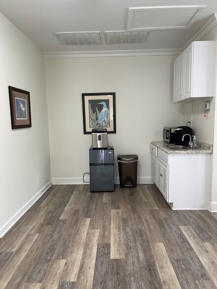 More Photos Of 1624 Frederica Rd, Saint Simons Island Storefront Retail Office For Lease