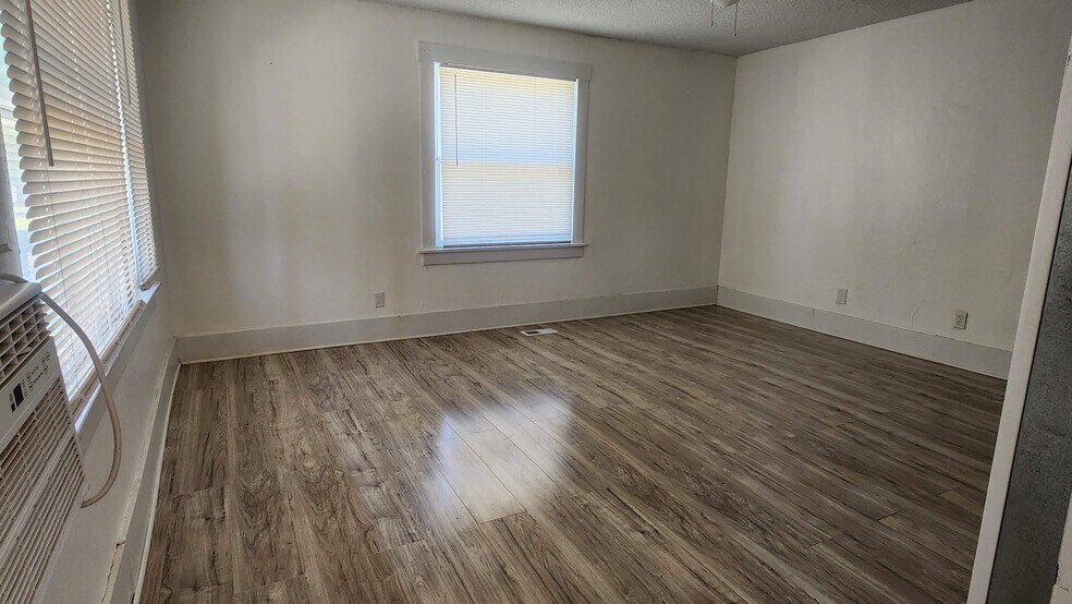 More Photos Of 400 E Sherman St, Hutchinson Apartments For Sale