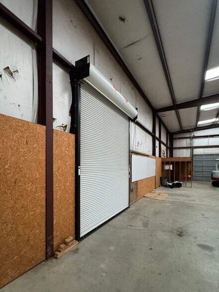 More Photos Of 1461 White Cir, Marietta Warehouse For Lease