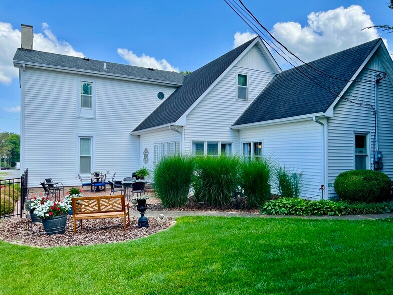 More Photos Of 210 S College St, Franklin Office For Sale