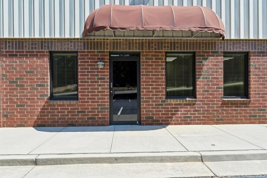 More Photos Of 4665 Church Rd, Cumming Warehouse For Sale