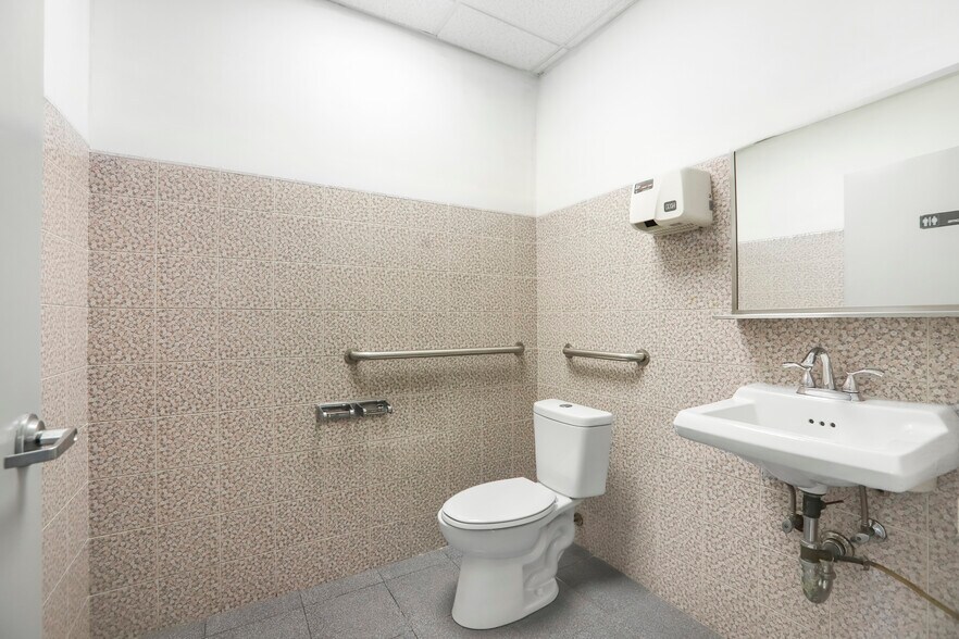 More Photos Of 114 McClean Ave, Staten Island Storefront For Lease