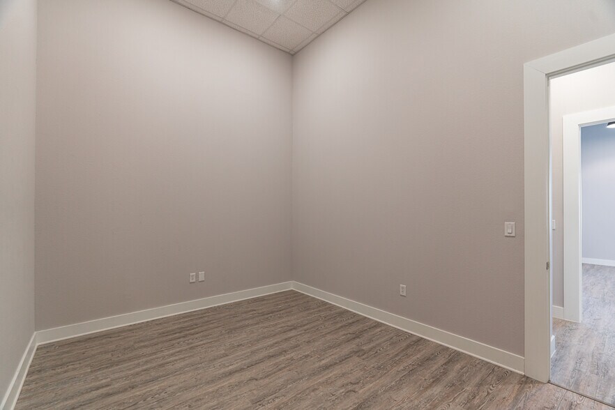 More Photos Of 350 Nursery Rd, Spring Medical For Lease