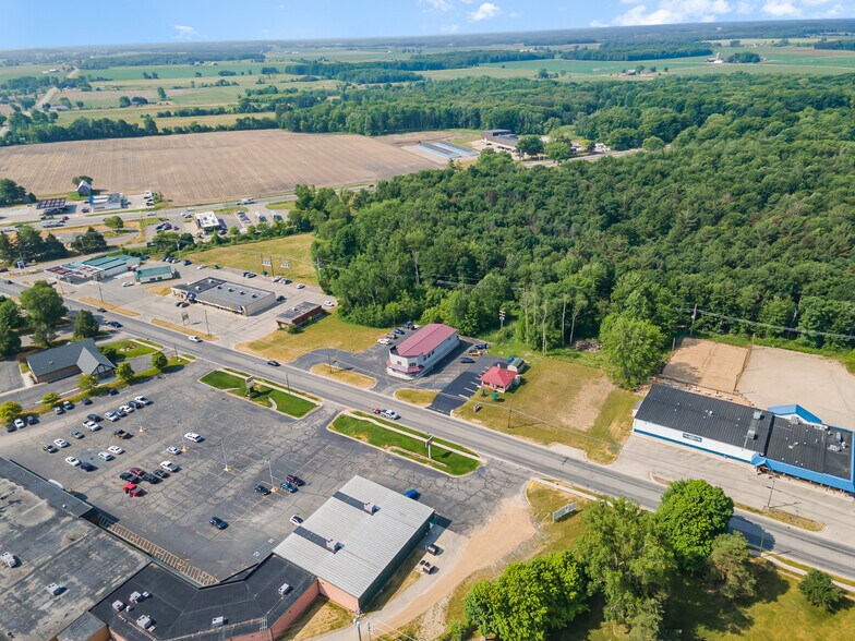 More Photos Of 9743 N Greenville Rd, Lakeview Restaurant For Sale