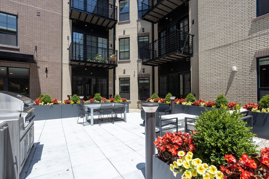 More Photos Of 140 E Monument Ave, Dayton Apartments For Lease