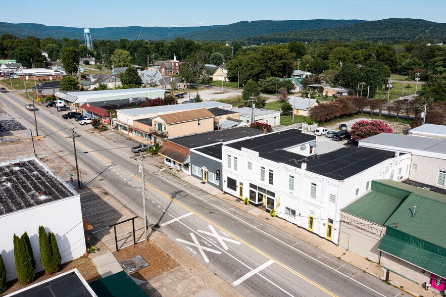 More Photos Of 108 Cumberland St E, Cowan Specialty For Sale