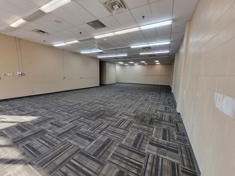 More Photos Of 3701 S Western Ave, Sioux Falls Warehouse For Lease