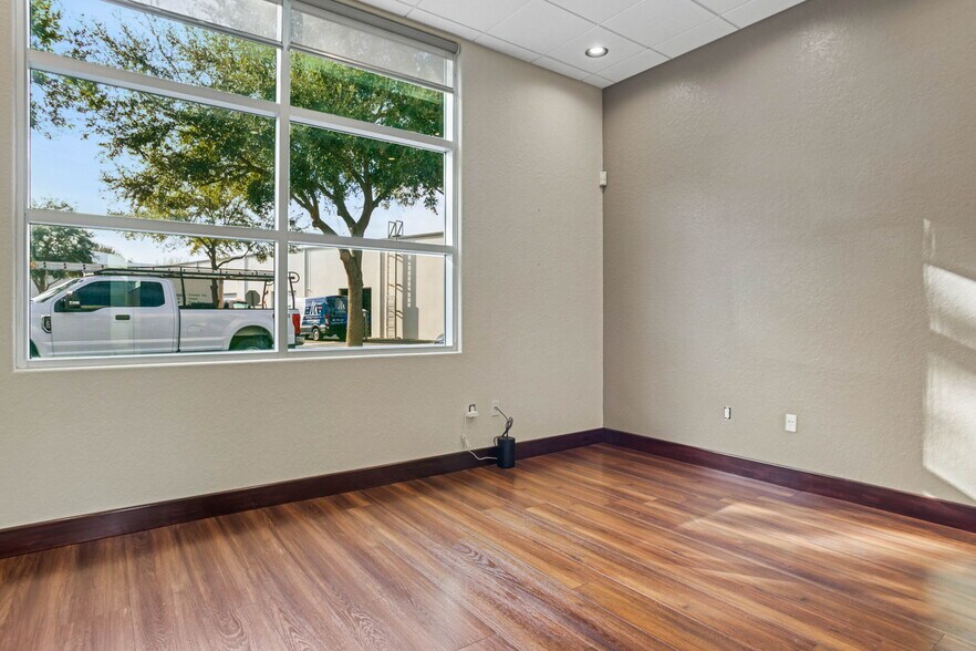 More Photos Of 8810 Commodity Cir, Orlando Showroom For Sale